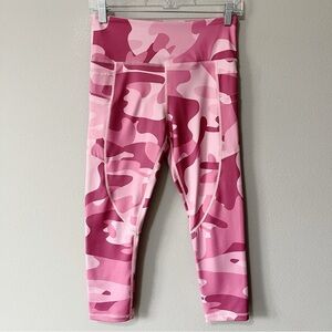 ZYIA Active Pink Camo Pocket Light n Tight High-Rise Capri Leggings Size 6-8